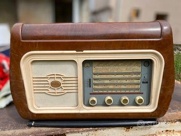 radio Vertola con giradischi