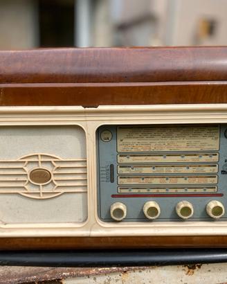 radio Vertola con giradischi