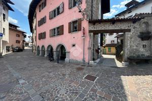 4 LOCALI A SUTRIO