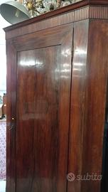 Antico armadio Scantonato in noce epoca fine 700