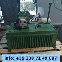 Motore elettrico trifase con pompa a olio