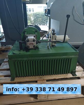 Motore elettrico trifase con pompa a olio