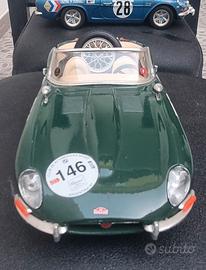 Modellini auto Jaguar E-Type Roadster 1961 Burago 