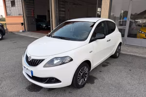 Lancia Ypsilon 1.0 Hybrid Gold