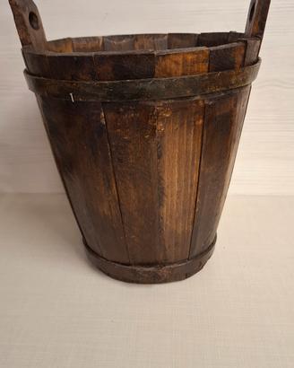 Vecchia tinozza in legno