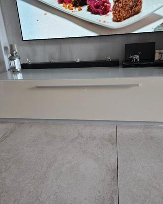 soggiorno  con tavolo e sedie