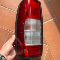 Fanale posteriore sx per nissan pick up (king cab)