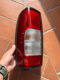 Fanale posteriore sx per nissan pick up (king cab)