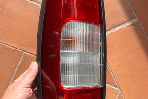 Fanale posteriore sx per nissan pick up (king cab)