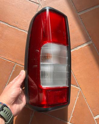 Fanale posteriore sx per nissan pick up (king cab)