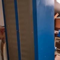 Armadietto di ferro con ante in vetro 3 ripiani