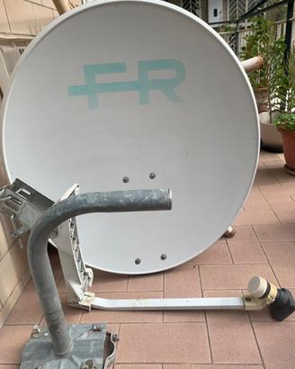 Parabola Fracarro + illuminatore e staffa balcone