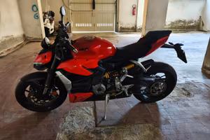 Ducati streetfighter V2 153 cv