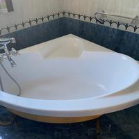 Vasca 135x135 in buone condizioni, usata poco