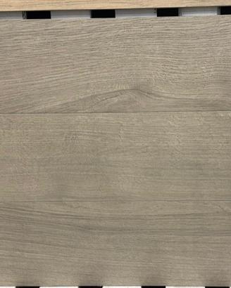 Piastrelle in gres porcellanato effetto legno