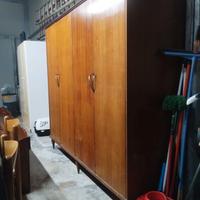 Guardaroba in legno