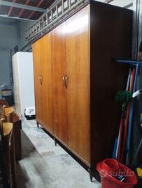 Guardaroba in legno