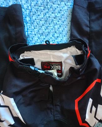 pantaloni motocross taglia 8 anni