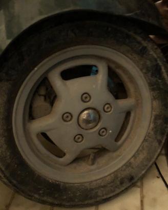 Cerchi piaggio con gomme ottime