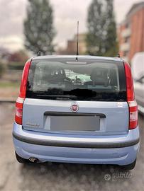 Fiat Panda azzurra danneggiata (pezzi di ricambio)