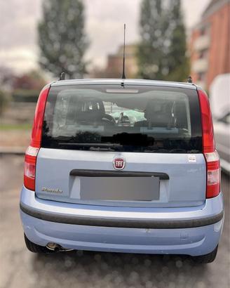 Fiat Panda azzurra danneggiata (pezzi di ricambio)