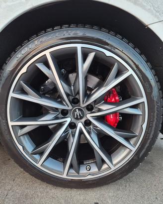 Cerchi in lega e gomme invernali Maserati
