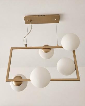 lampadario dorato con 5 sfere in vetro bianco