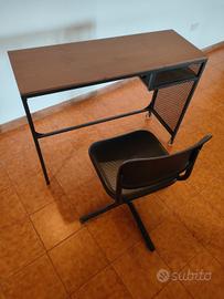 Scrivania IKEA con sedia 