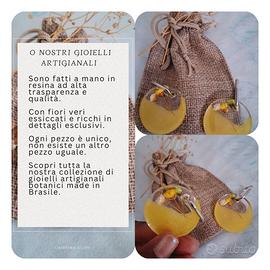 Orecchini in resina con elementi botanici