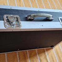 pedaliera flight case con alimentatore rockcase