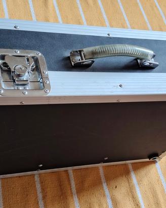 pedaliera flight case con alimentatore rockcase