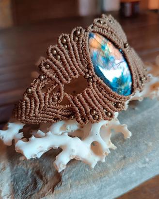 Bracciale in macrame con labradorite fatto a mano 