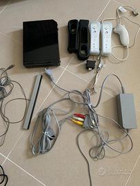 Nintendo Wii nera 32Gb completa di 2 Joystick