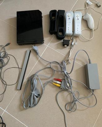 Nintendo Wii nera 32Gb completa di 2 Joystick