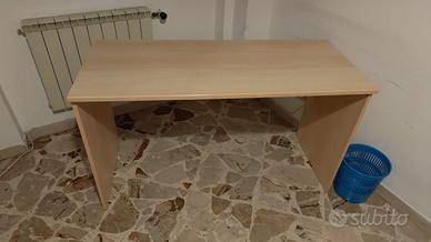 Scrivania colore acero