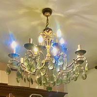 Lampadario in ottone con gocce in cristallo