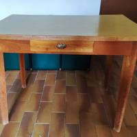 Tavolo anni 1950 in legno e piano formica