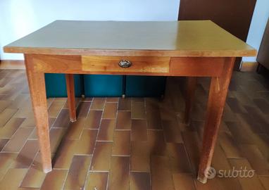 Tavolo anni 1950 in legno e piano formica