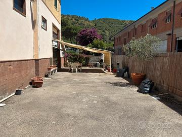 Locale magazzino/laboratorio