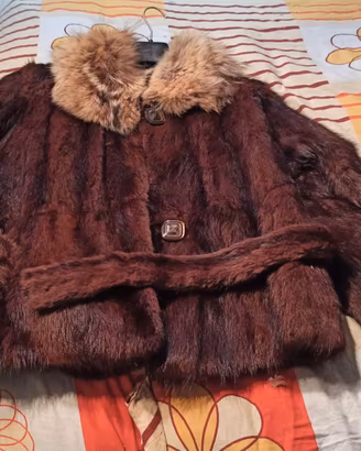 Pelliccia di Visone Mogano con Estremità in Volpe.