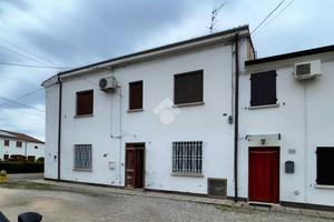 CASA SEMINDIPENDENTE A FERRARA