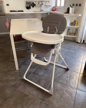 Seggiolone pieghevole per bambini, come nuovo.
