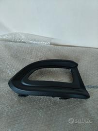 GRIGLIA DESTRA NERA PARAURTI ANTERIORE 735604512 F