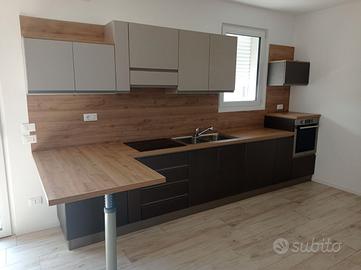 Cucina NUOVA con elettrodomestici