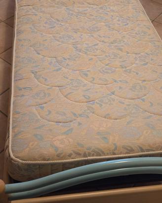 Letto singolo con rete e materasso