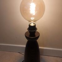 LAMPADA IN LEGNO MINIMALISTA DA TAVOLO