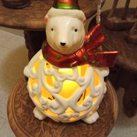 Orsacchiotto a pupazzo di neve con batteria 