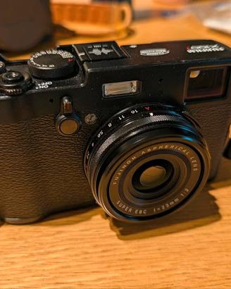 Fotocamera digitale Fujifilm X100T nera