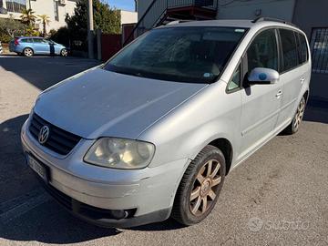 VOLKSWAGEN Touran 7posti 2.0 16V TDI Highline mo