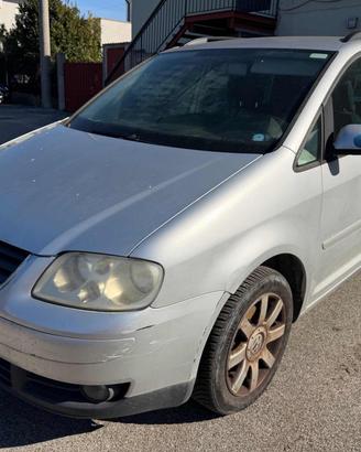 VOLKSWAGEN Touran 7posti 2.0 16V TDI Highline mo